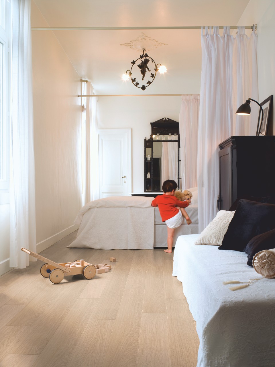 Ламінат Quick Step Impressive 3105 Дуб Білий Лакований